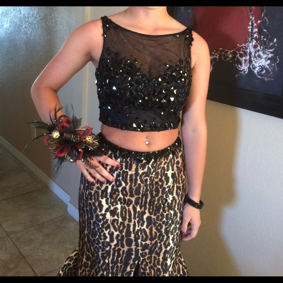 Prom dress size 2. Two piece. - Picture 3 of 3